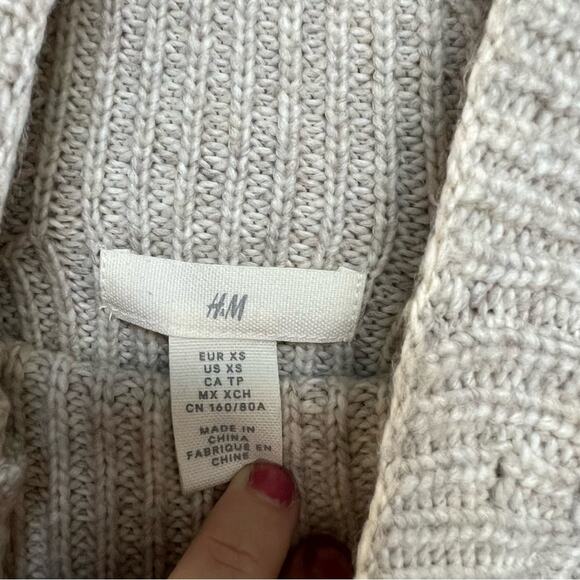 H&M Sweater Oatmeal Funnel Neck Long Sleeve Oversized Knit beige cream Size XS - Picture 6 of 8
